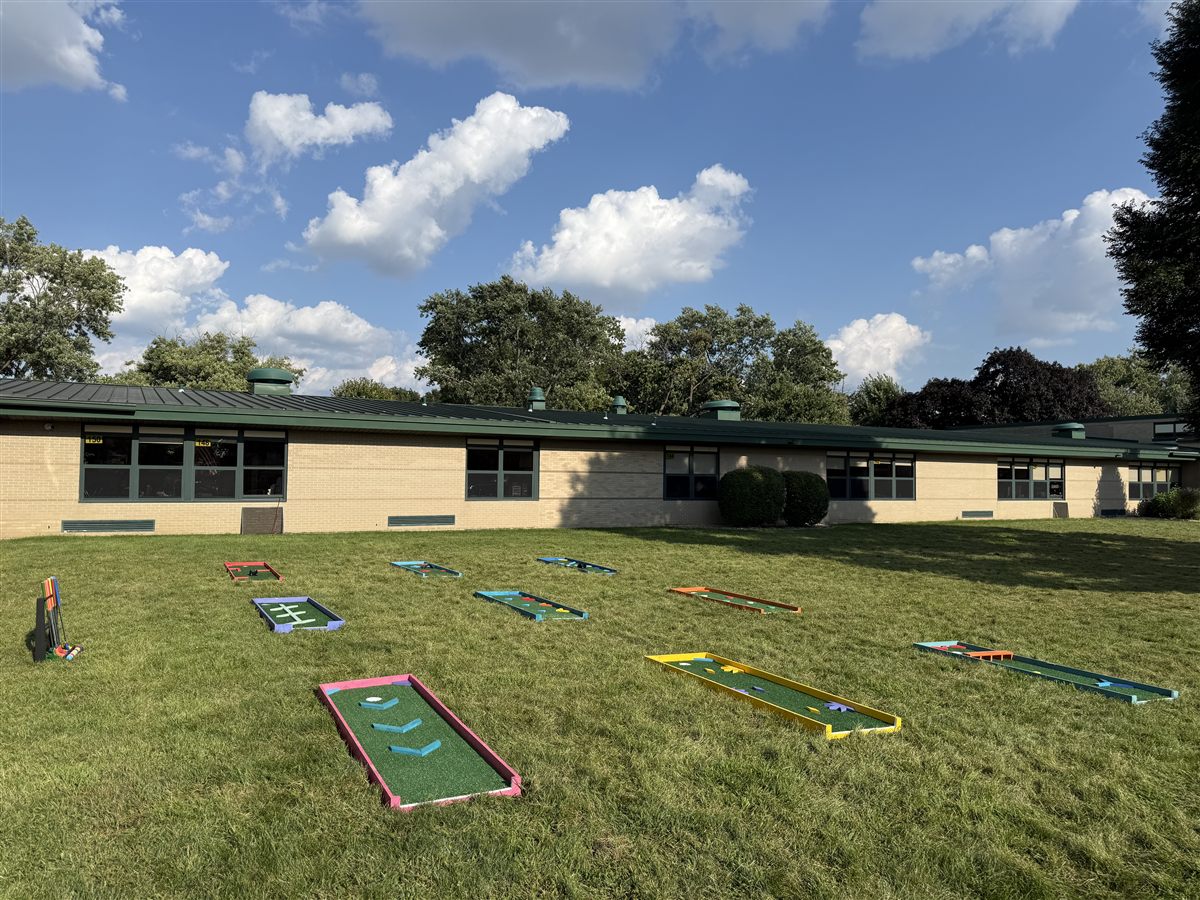 9-hole mobile mini golf rental in Chicago
